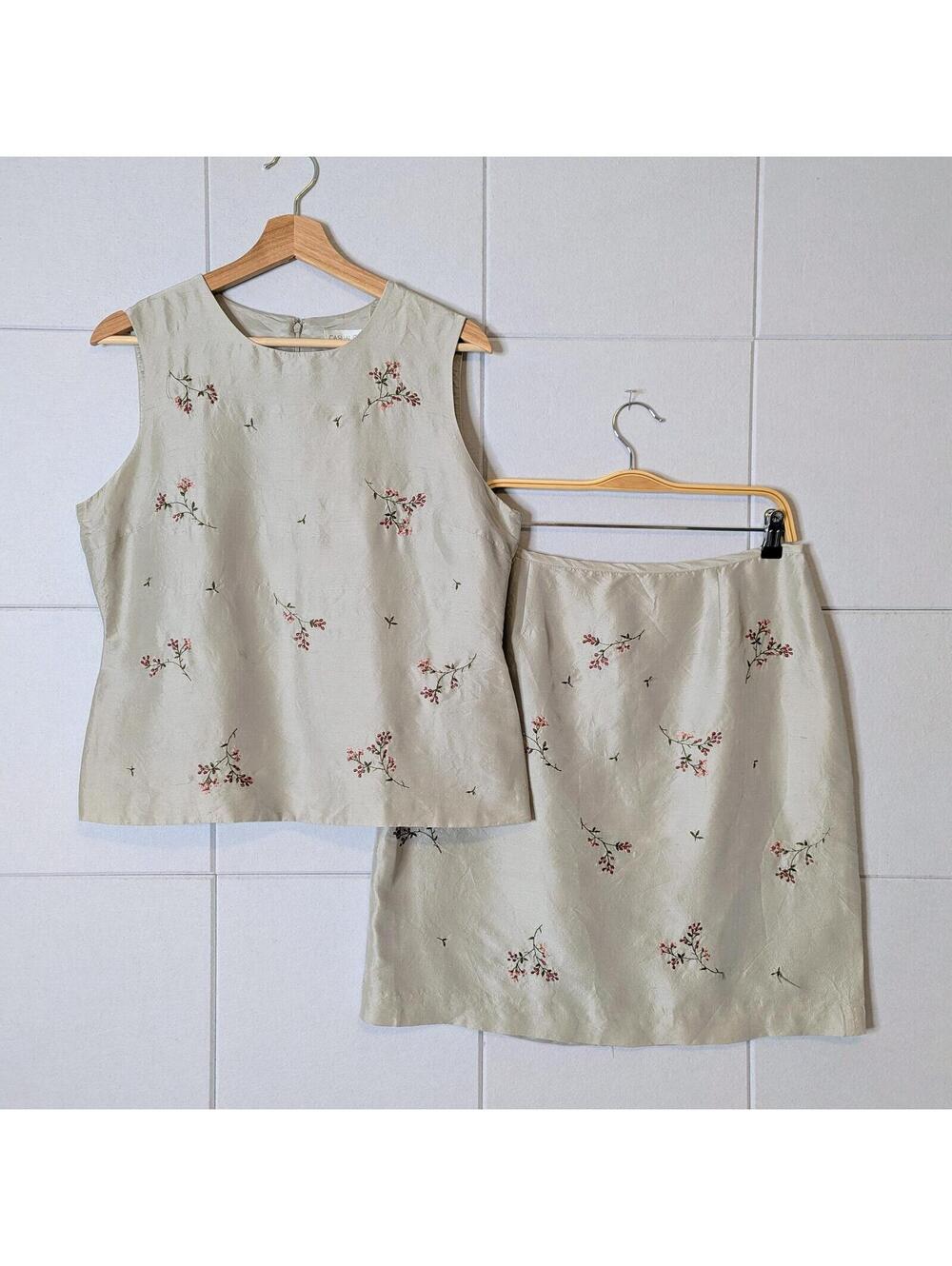 Vintage 90s silk embroidered floral 2 piece skirt & top set